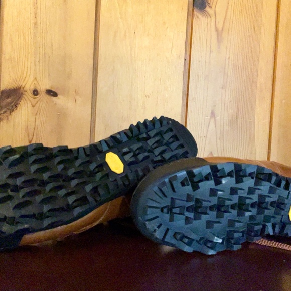 New Balance Ankle  Boots so 8.5 New - Picture 6 of 6